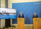 Herrmann und Körner bei Präsentation