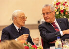 Innenminister Joachim Herrmann im Gespräch mit Herzog Franz von Bayern am Tisch