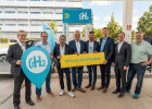 Gruppenfoto mit Schilder
