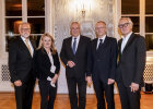 Gruppenbild: Frank Böhme (Stellv. Vorsitzender des Landes- und Verwaltungsausschusses der BArchV), Prof. Lydia Haack (Präsidentin der Bayerischen Architektenkammer), Innenminister Joachim Herrmann, John Höpfner (Vorsitzender des Landesausschusses der BArchV), Hartmut Rüdiger (Vorsitzender des Verwaltungsausschusses der BArchV)
