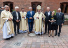 Gruppenfoto: Abt Markus Eller, Abtpräses der Bayerischen Benediktinerkongregation, Prof. Dr. Heinrich Bedford-Strohm, Landesbischof der ev.-luth. Landeskirche in Bayern, Dr. Johannes Eckert, Abt der Benediktinerabtei Sankt Bonifaz in München und Andechs, Staatsminister Joachim Herrmann, Reinhard Kardinal Marx, Erzbischof von München und Freising, Christoph Hillenbrand, Vorsitzender des Vereins der Freunde von St. Bonifaz e.V.; I.I.K.K.H.H. Herzog und Herzogin Max in Bayern.