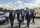 Innenminister Joachim Herrmann und weitere Personen auf dem Weg zum Zentrum