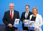 Nancy Faeser, Joachim Herrmann und Holger Münch präsentieren die Kriminalstatistik