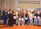 Gruppenfoto mit Herrmann und Azubis mit Zertifikaten