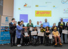 Gruppenfoto mit allen geehrten Parasportlerinnen und -sportler und Kirchner