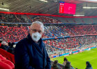 Innenminister Joachim Herrmann auf Tribüne in Allianzarena