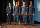 Gruppenfoto: Innenstaatssekretär Sandro Kirchner, neuer Vizepräsident Robert Fuchs, ehemaliger Vizepräsident Martin Wilhelm, Polizeipräsident Detlev Tolle