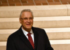 Innenminister Joachim Herrmann hinter Rednerpult