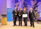 Gruppenfoto bei der Verleihung: Staatsminister Herrmann, Prof. Dr. Hartmut Leppin (Kuratoriumsvorsitzender Historisches Kolleg), Prof. Dr. Michael Wildt (Preisträger), Dr. Clemens Börsig (Vorsitzender des Freundeskreises des Historischen Kollegs).