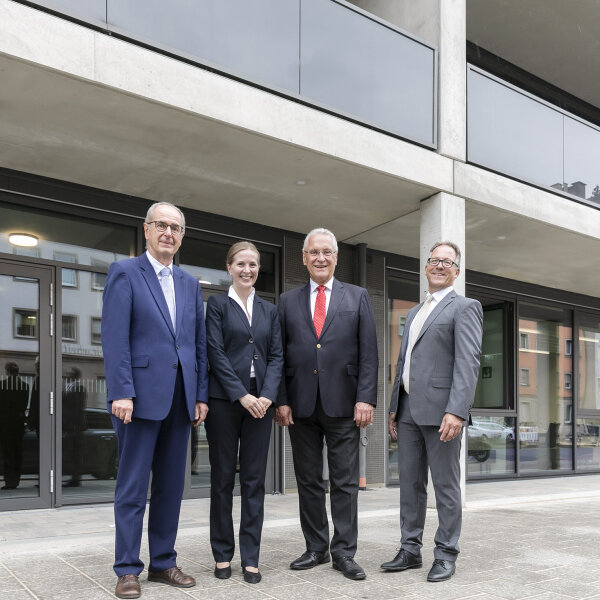 Gruppenfoto mit Innenminister Joachim Herrmann und weiteren