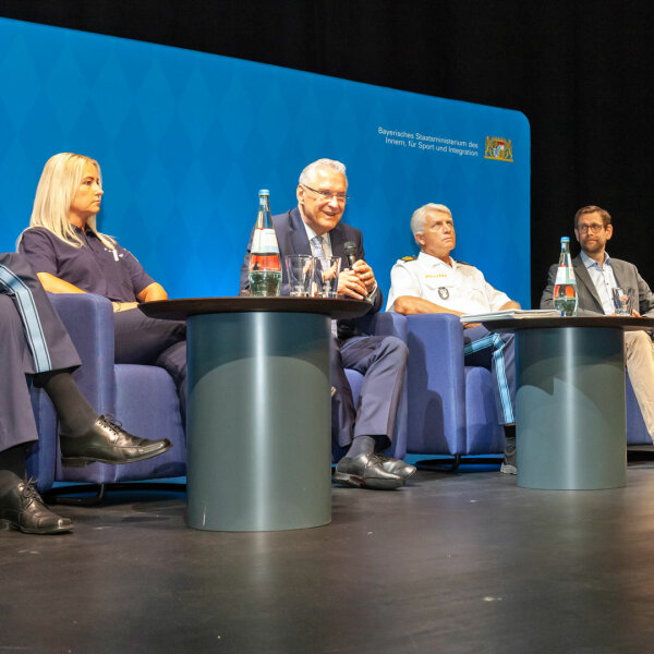 Podiumsdiskussion, u.a. mit Innenminister Joachim Herrmann