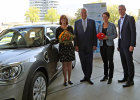 17. September 2018: Innenminister Joachim Herrmann übergibt den Hauptpreis des Verkehrssicherheitsgewinnspiels an die glückliche Hauptgewinnerin aus Parsberg in der Oberpfalz (im Bild mit Larissa Gmeinwieser, Sparkassenverband Bayern und Alexander Kreipl, ADAC Südbayern e.V.). Es handelt sich um einen von der BMW Group gespendeten MINI Cooper S E Countryman ALL4. Unter dem Motto 'Sicher unterwegs mit dem Motorrad' gingen bis zum Einsendeschluss rund 50.000 Einsendungen ein. Weitere Sachspenden wurden unter anderem vom Sparkassenverband Bayern, von der Bayerischen Schlösserverwaltung und von den ADAC Fahrsicherheits-Zentren Bayern zur Verfügung gestellt. 