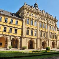 Symbolbild: Blick auf das Gebäude der Stiftung Juliusspital in Würzburg