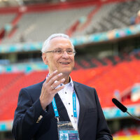 Innen- und Sportminister Joachim Herrmann vor dem Auftaktspiel der Fußball-EM in München Innen- und Sportminister Joachim Herrmann bei Rede in Fußball-Arena München
