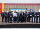 Gruppenfoto der geehrten Polizeisportlerinnen und -sportler mit Joachim Herrmann