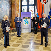 Innenminister Joachim Herrmann, Anette Lauer, Alois Mannichl und Polizisten
